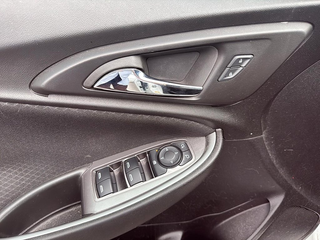 2024 Chevrolet Malibu LS in Drummondville, Quebec - 10 - w1024h768px