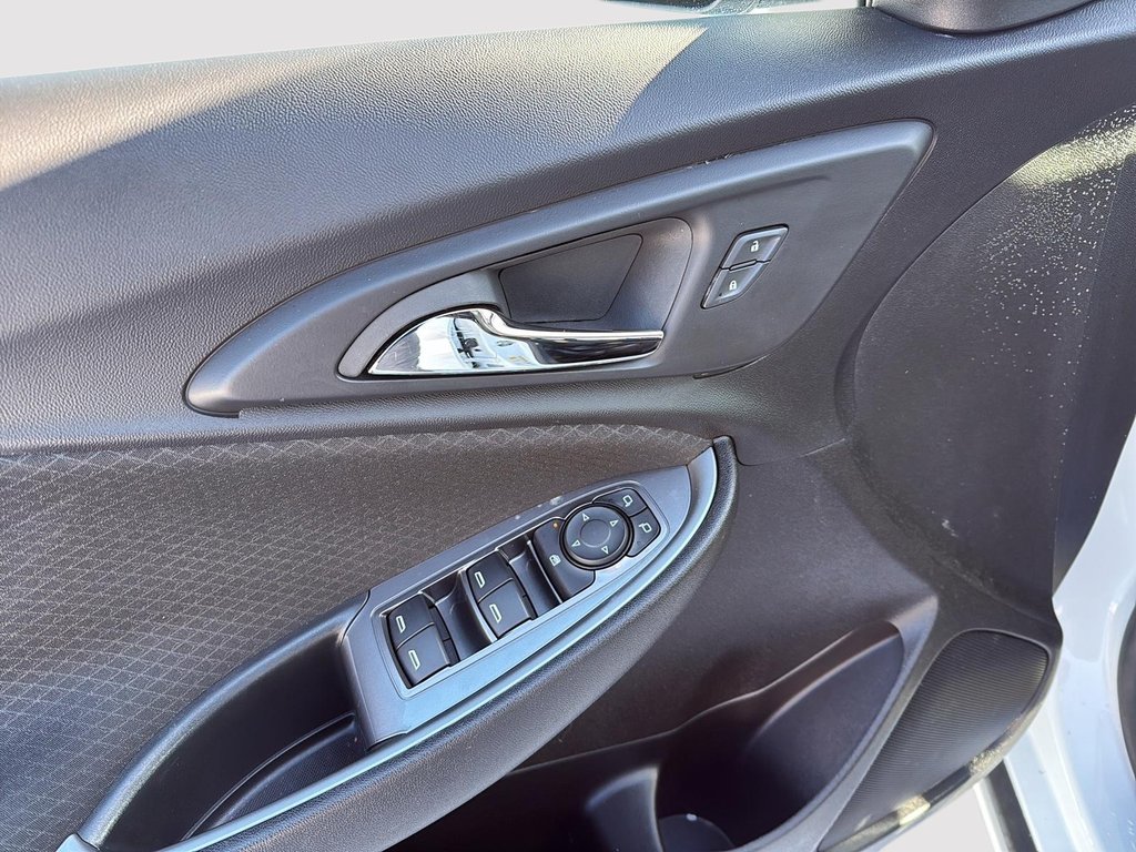 2024 Chevrolet Malibu LS in Drummondville, Quebec - 10 - w1024h768px