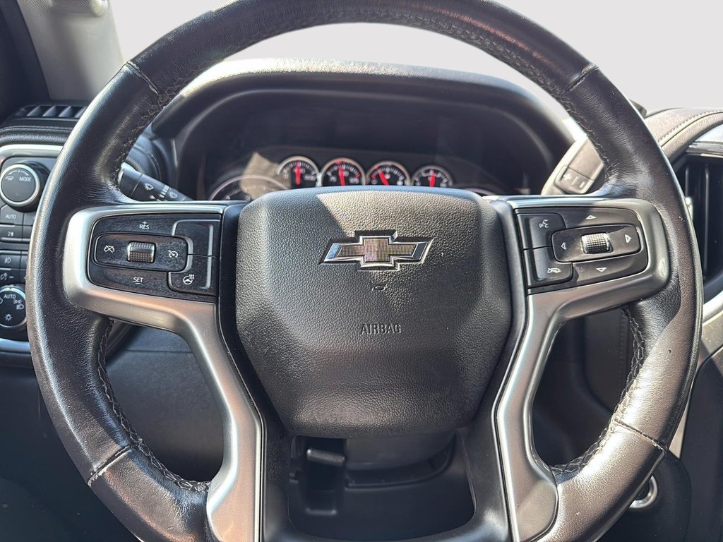 2021 Chevrolet Silverado 1500 RST in Drummondville, Quebec - 12 - w1024h768px