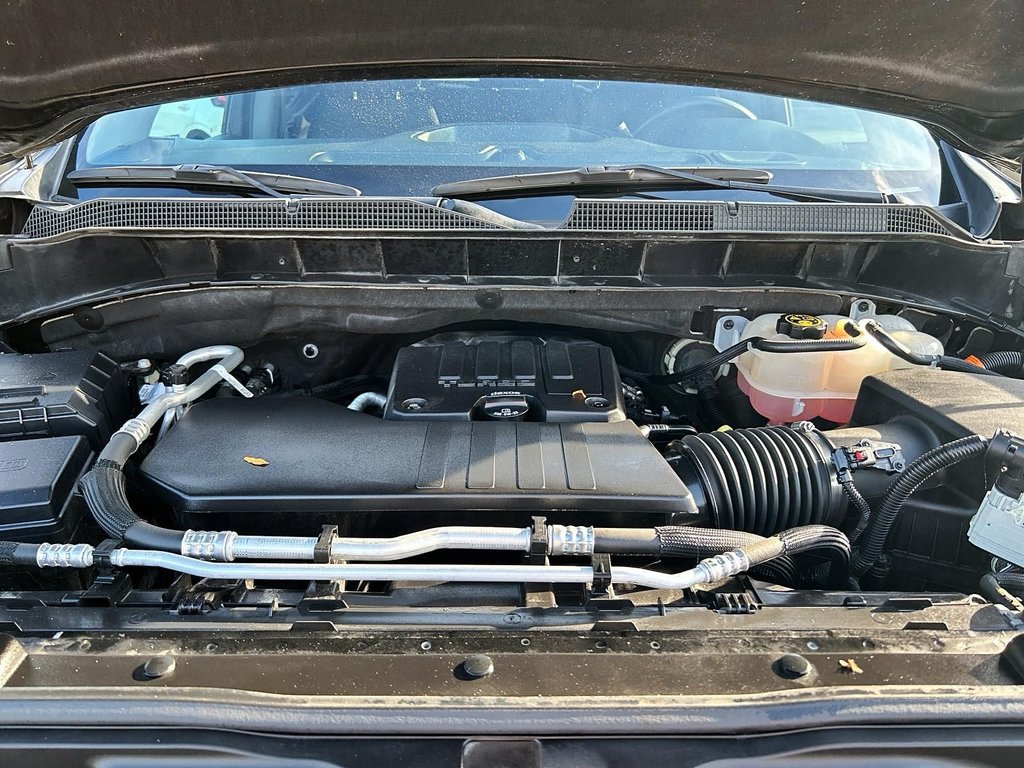 2022  Silverado 1500 4WD Crew Cab in Drummondville, Quebec - 7 - w1024h768px