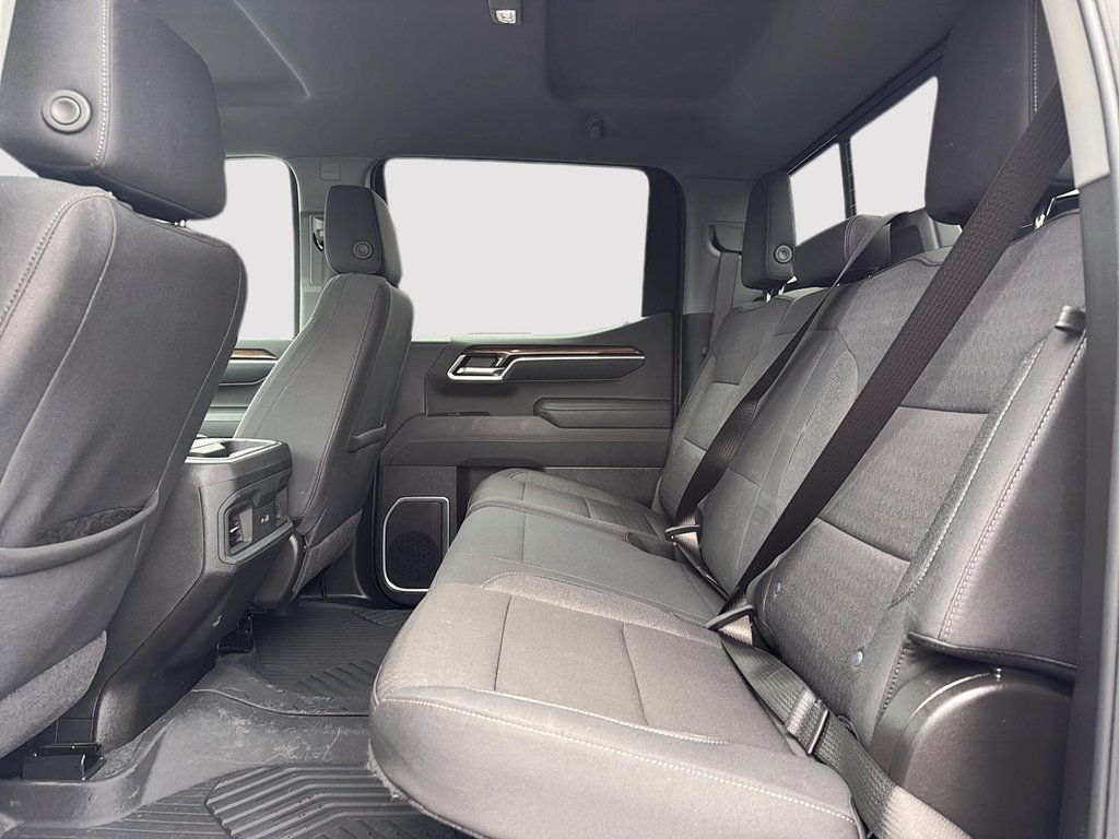 Chevrolet Silverado 1500 RST 2025 à Drummondville, Québec - 9 - w1024h768px