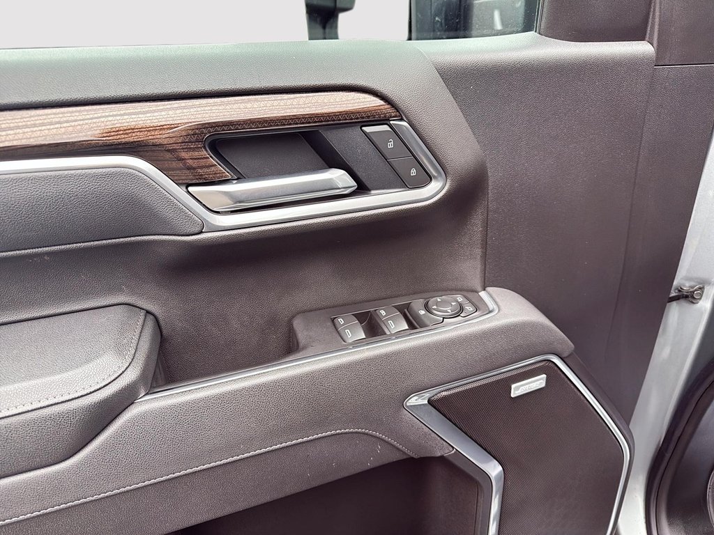 Chevrolet Silverado 1500 RST 2025 à Drummondville, Québec - 11 - w1024h768px