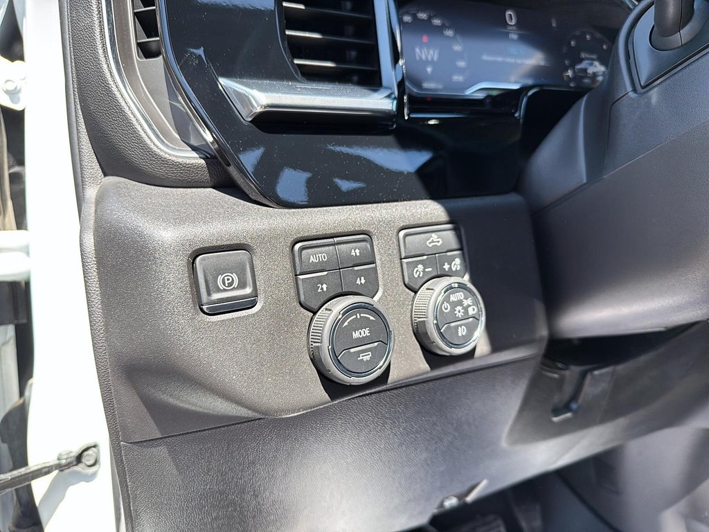 2025 Chevrolet Silverado 1500 LT Trail Boss in Drummondville, Quebec - 12 - w1024h768px