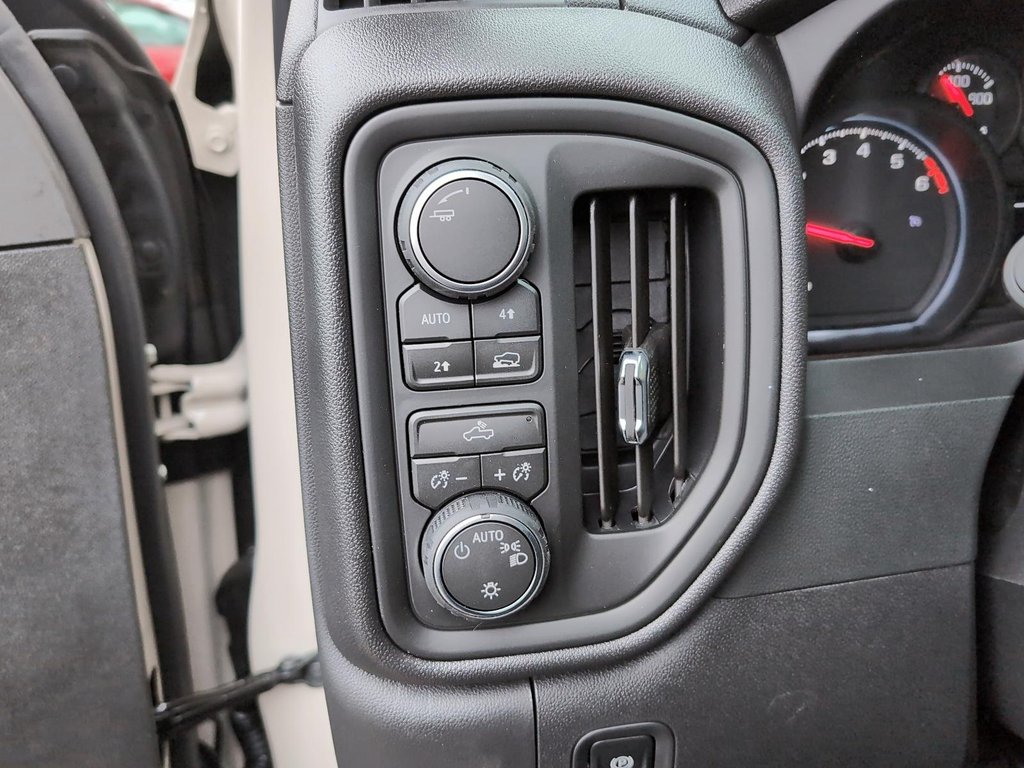 2026 Chevrolet Silverado 1500 Custom in Drummondville, Quebec - 14 - w1024h768px