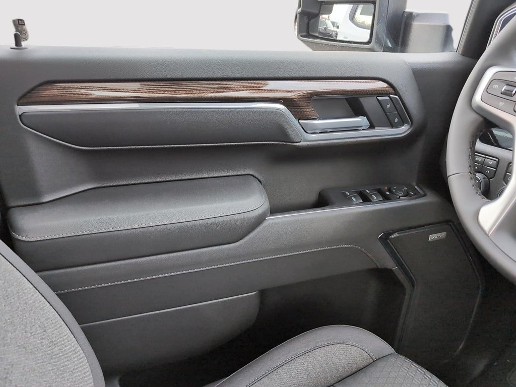 Chevrolet Silverado 1500 RST 2026 à Drummondville, Québec - 12 - w1024h768px