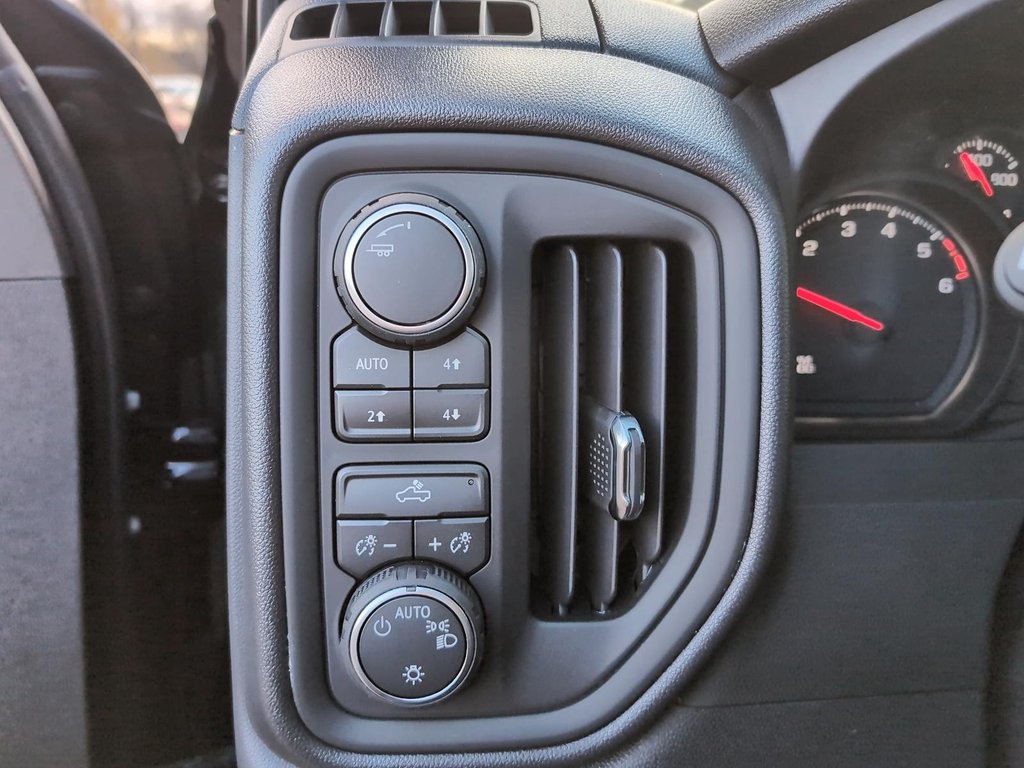 Chevrolet Silverado 1500 Custom Trail Boss 2026 à Drummondville, Québec - 15 - w1024h768px