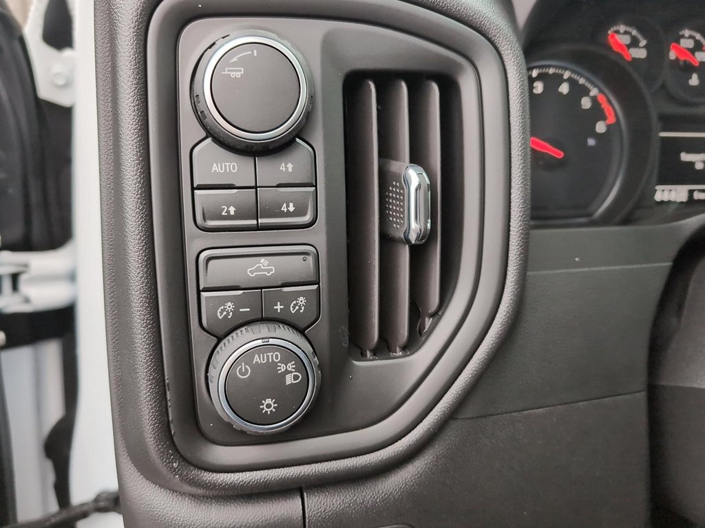 2026 Chevrolet Silverado 1500 Custom Trail Boss in Drummondville, Quebec - 14 - w1024h768px