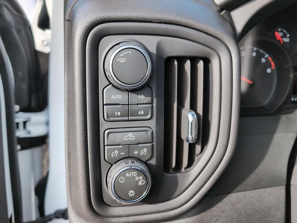 2026 Chevrolet Silverado 1500 Custom Trail Boss in Drummondville, Quebec - 14 - w1024h768px