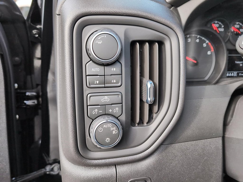 Chevrolet Silverado 1500 Custom Trail Boss 2026 à Drummondville, Québec - 14 - w1024h768px