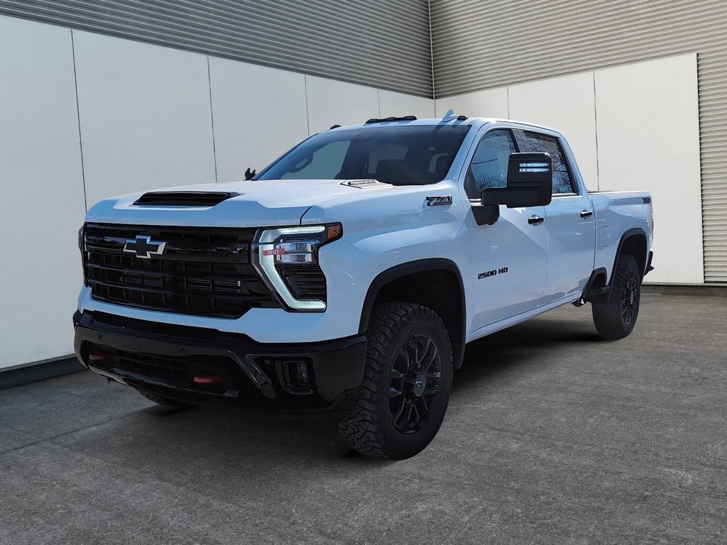 2026 Chevrolet SILVERADO 2500 4RM LTZ CREW in Drummondville, Quebec - 1 - w1024h768px