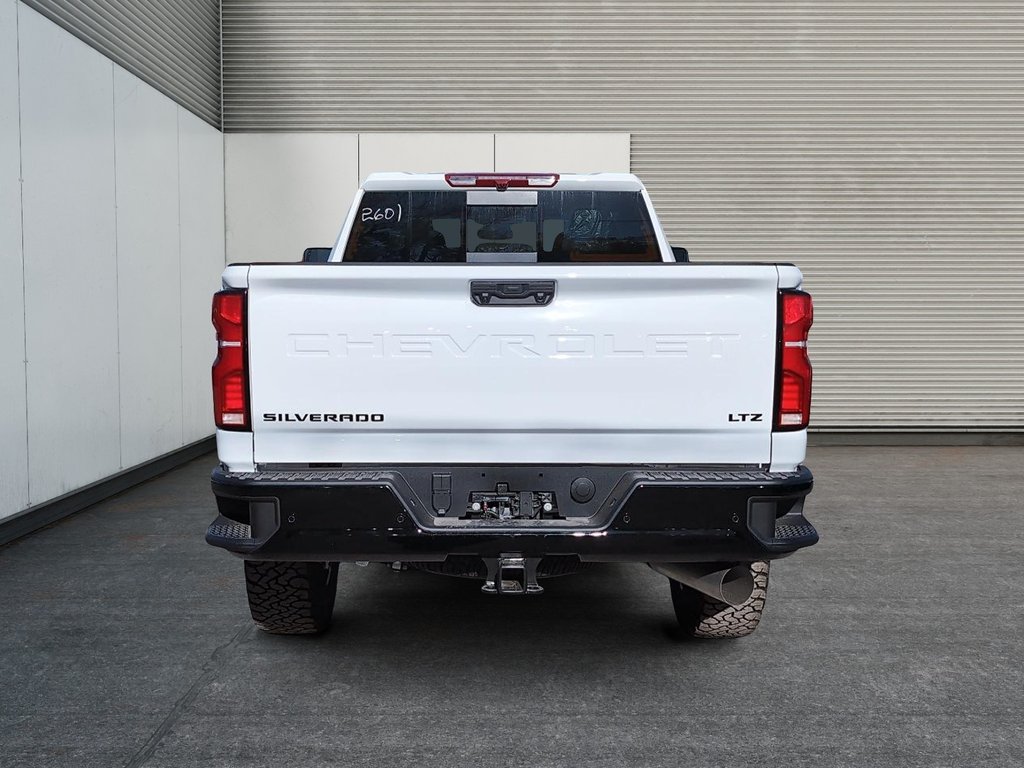 2026 Chevrolet SILVERADO 2500 4RM LTZ CREW in Drummondville, Quebec - 3 - w1024h768px