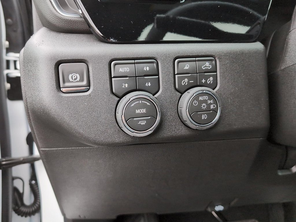 2026 Chevrolet SILVERADO 2500 4RM LTZ CREW in Drummondville, Quebec - 14 - w1024h768px