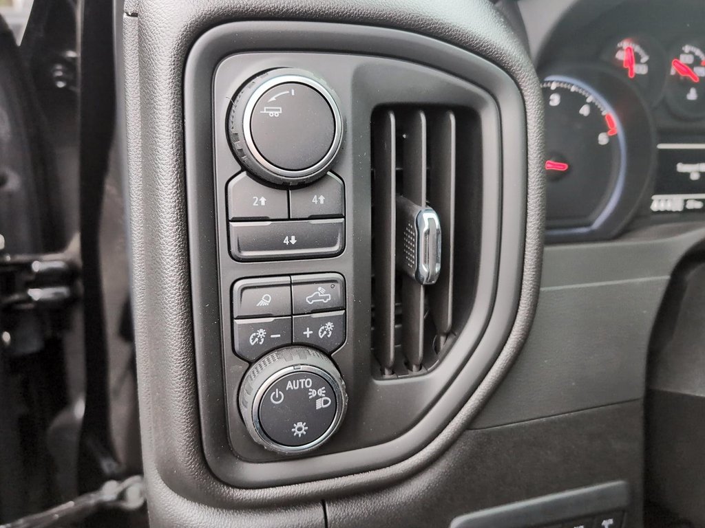 2025 Chevrolet Silverado 2500 HD CUSTOM in Drummondville, Quebec - 15 - w1024h768px