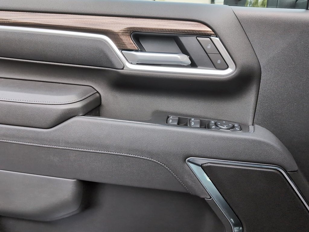 2025 Chevrolet SILVERADO 2500 HD LT in Drummondville, Quebec - 15 - w1024h768px