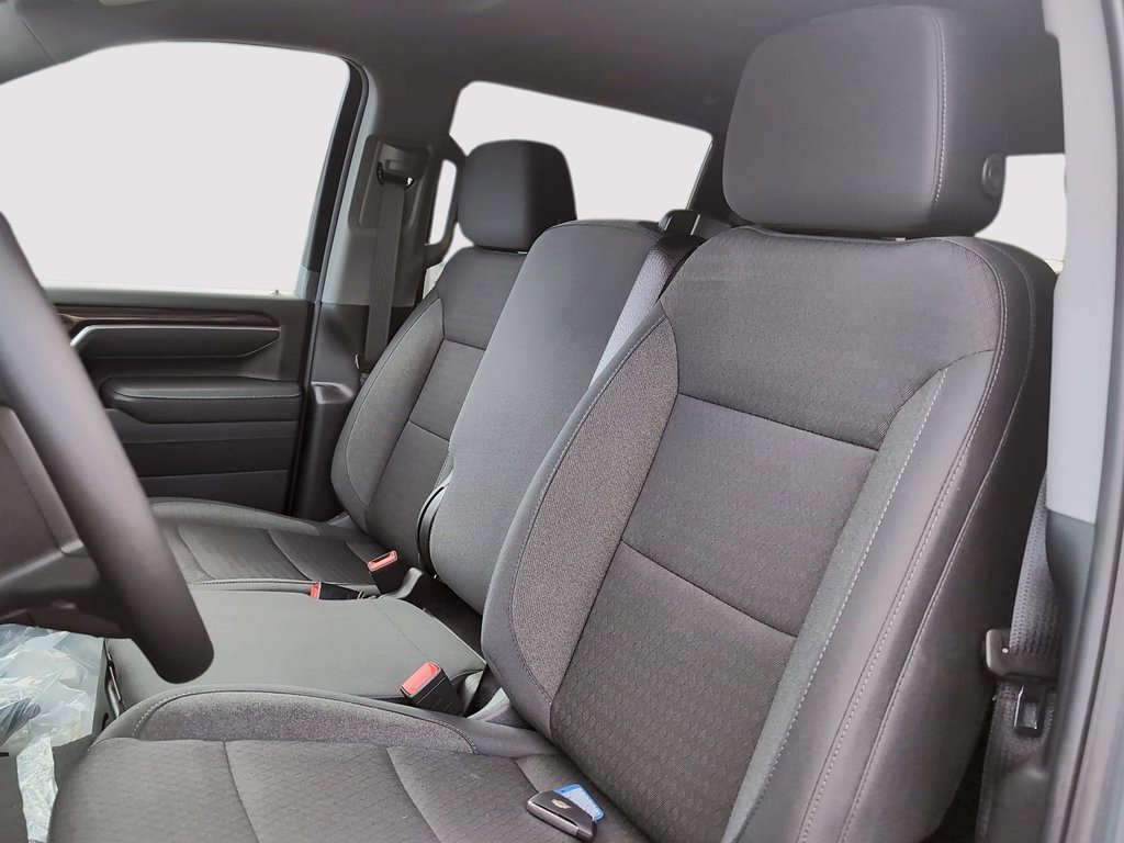 2025 Chevrolet SILVERADO 2500 HD LT in Drummondville, Quebec - 13 - w1024h768px