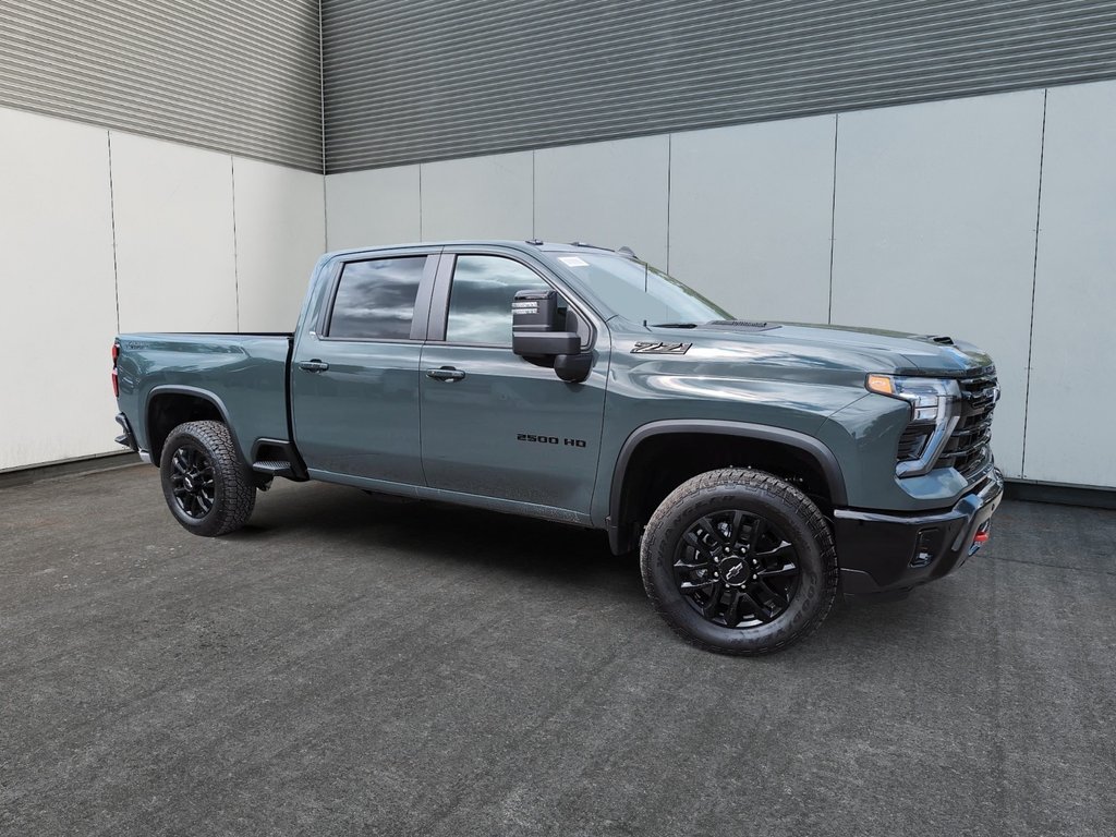 2025 Chevrolet SILVERADO 2500 HD LT in Drummondville, Quebec - 2 - w1024h768px