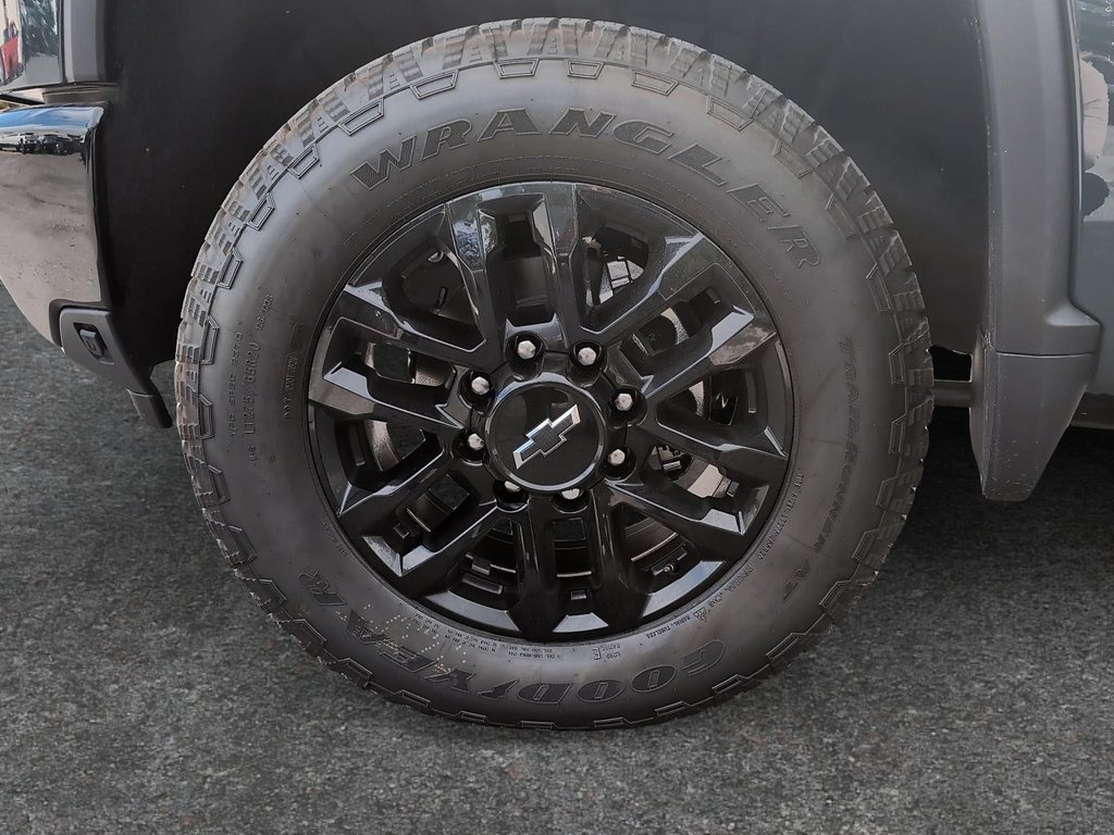 2025 Chevrolet SILVERADO 2500 HD LT in Drummondville, Quebec - 11 - w1024h768px