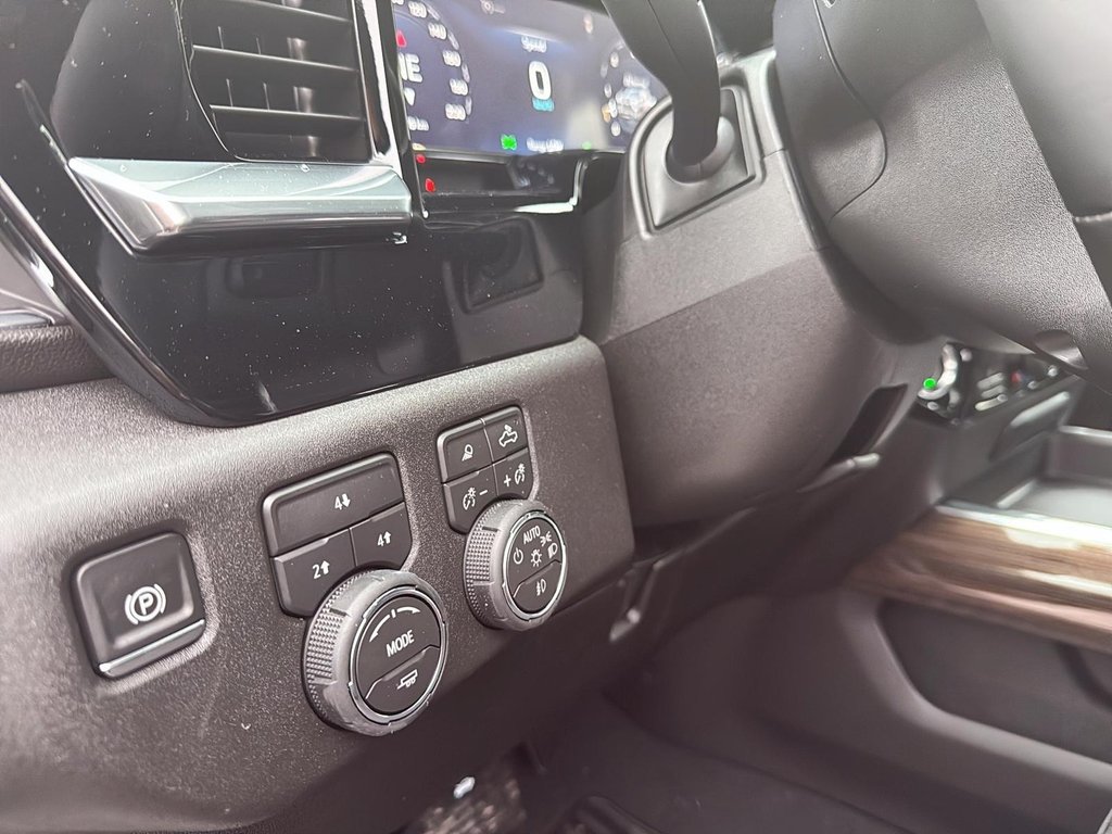 2026 Chevrolet Silverado 2500 HD LT in Drummondville, Quebec - 12 - w1024h768px