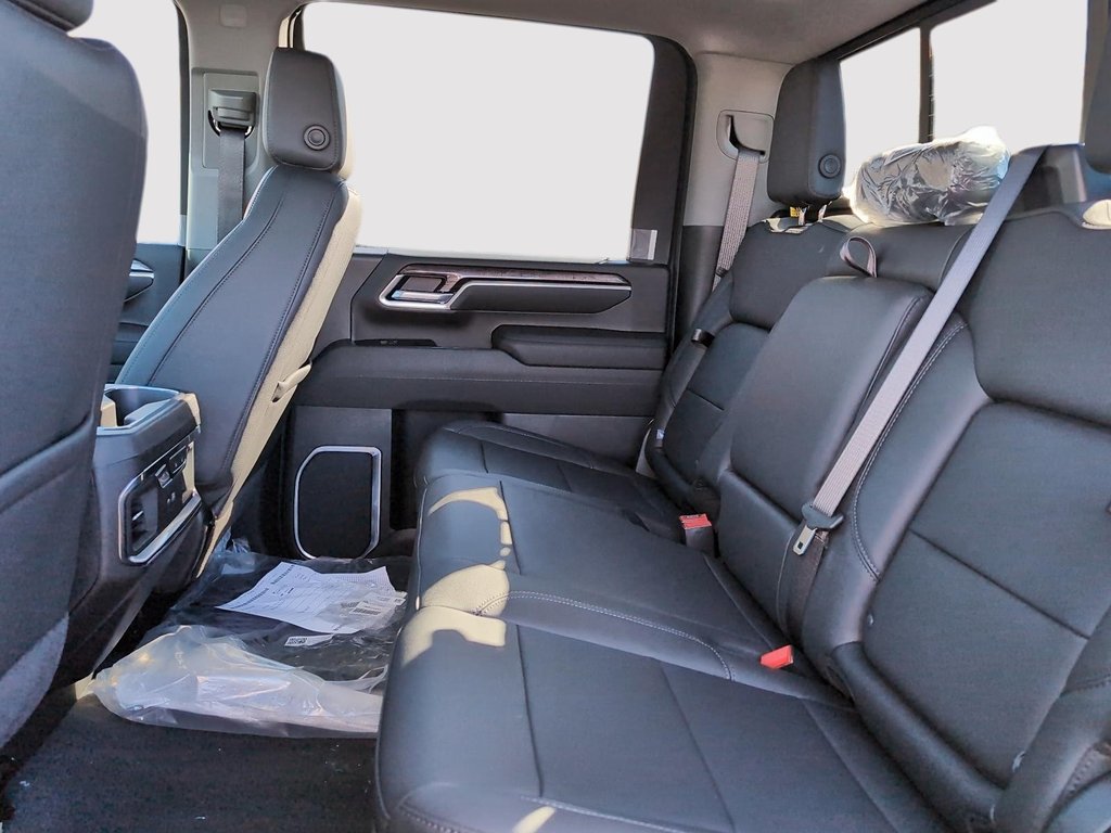 2026 Chevrolet Silverado 2500 HD LTZ in Drummondville, Quebec - 10 - w1024h768px