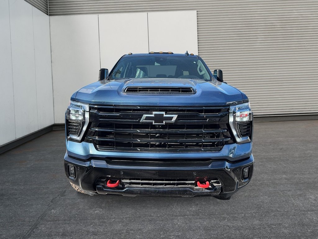 Chevrolet Silverado 2500 HD LT 2026 à Drummondville, Québec - 2 - w1024h768px