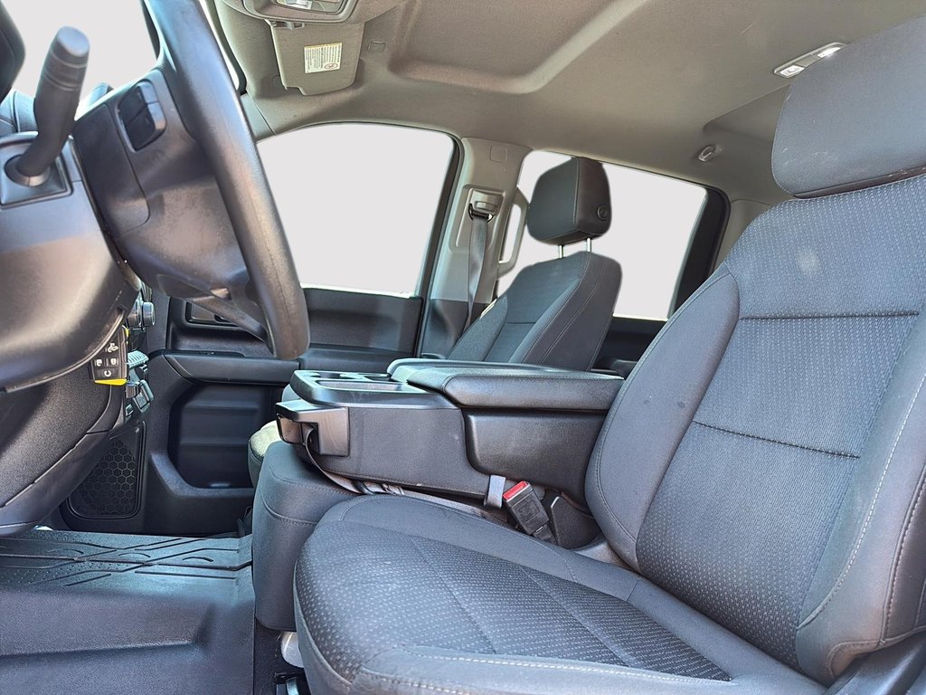 2023 Chevrolet Silverado 2500HD Custom in Drummondville, Quebec - 8 - w1024h768px