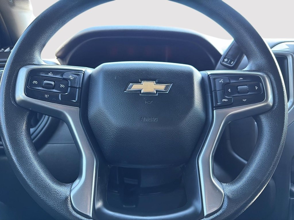 2023 Chevrolet Silverado 2500HD Custom in Drummondville, Quebec - 13 - w1024h768px