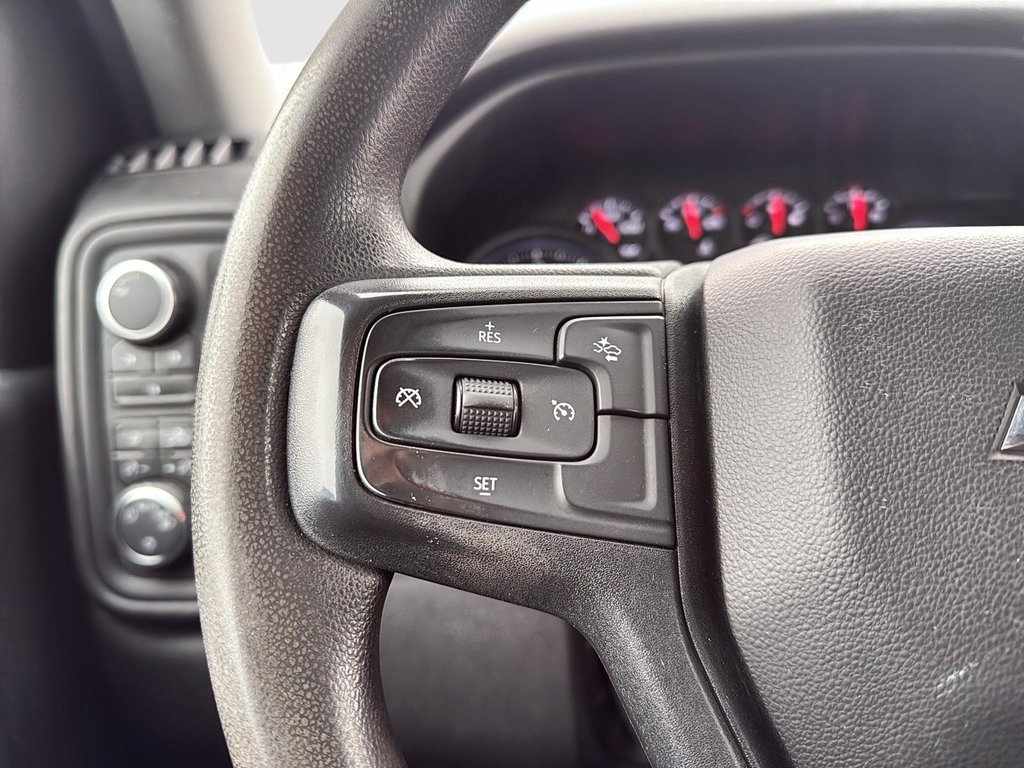 2024 Chevrolet Silverado 2500HD Custom in Drummondville, Quebec - 14 - w1024h768px