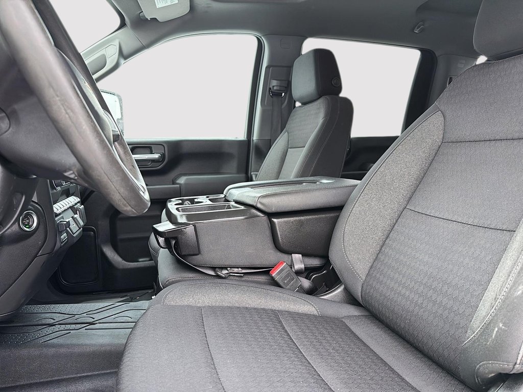 2024 Chevrolet Silverado 2500HD Custom in Drummondville, Quebec - 8 - w1024h768px