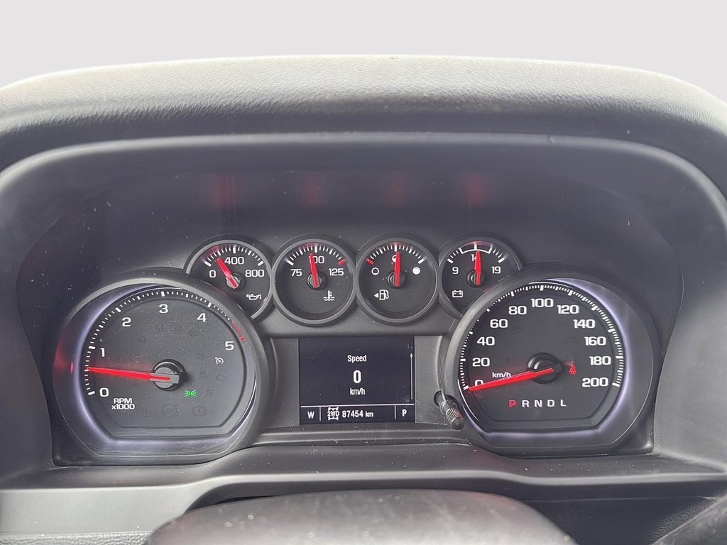 2024 Chevrolet Silverado 2500HD Custom in Drummondville, Quebec - 15 - w1024h768px