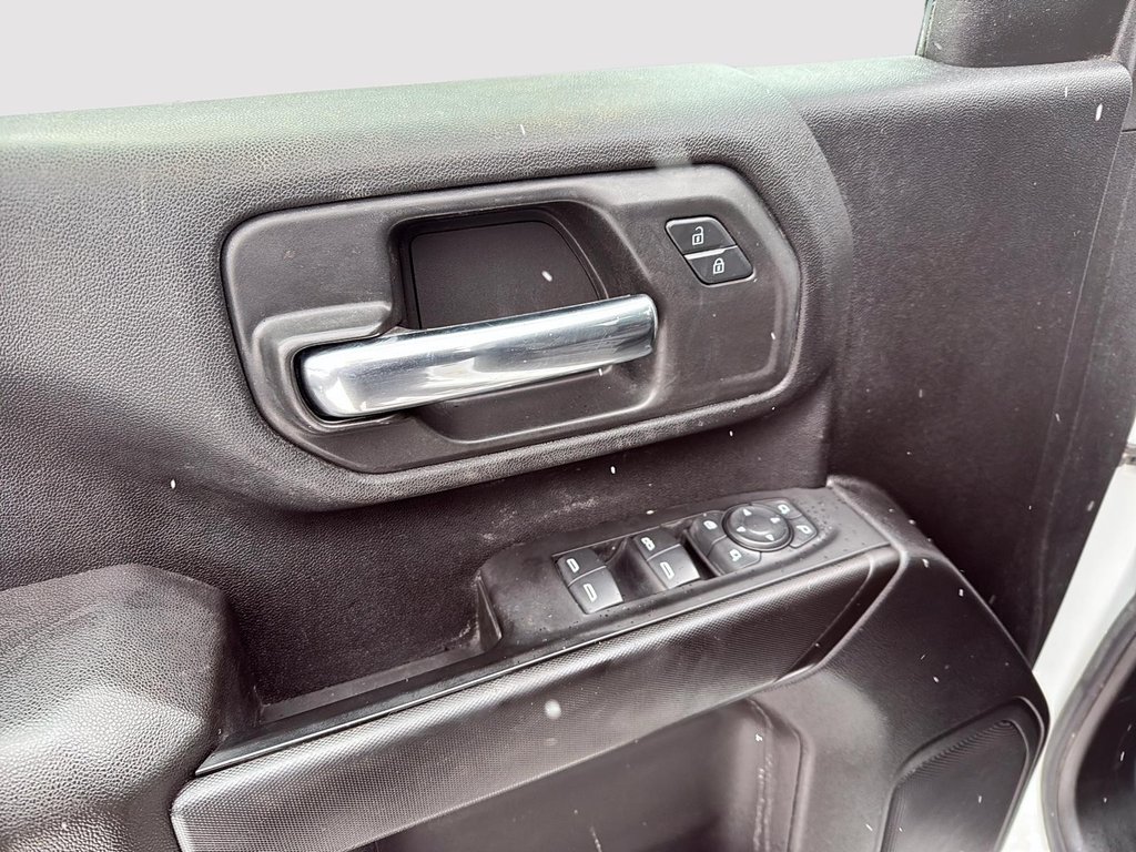 2024 Chevrolet Silverado 2500HD Custom in Drummondville, Quebec - 11 - w1024h768px