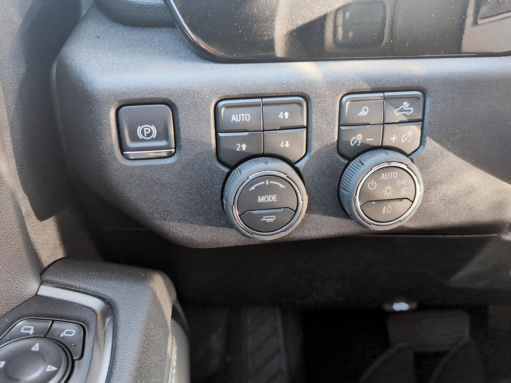 2026 Chevrolet Silverado 2500HD LTZ in Drummondville, Quebec - 13 - w1024h768px