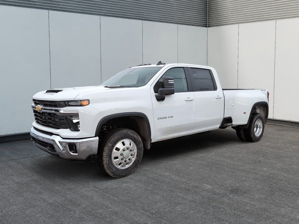 Chevrolet Silverado 3500 HD LT DRW 2026 à Drummondville, Québec - 1 - w1024h768px