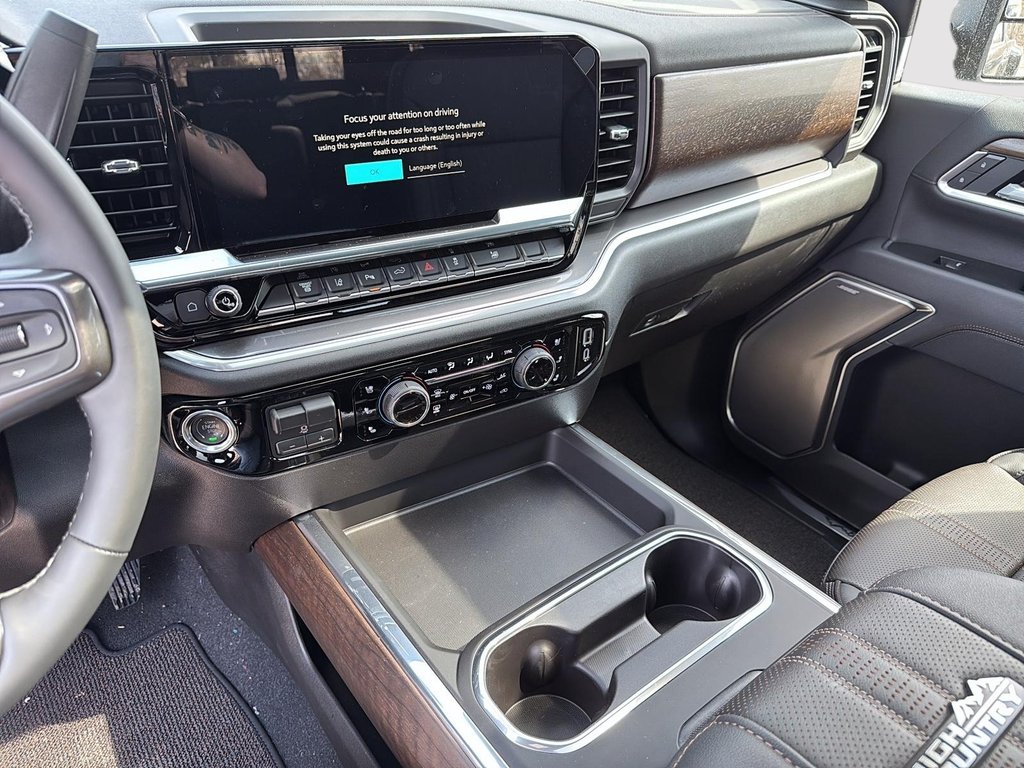 2026 Chevrolet Silverado 3500 HD HIGH COUNTRY DRW in Drummondville, Quebec - 13 - w1024h768px