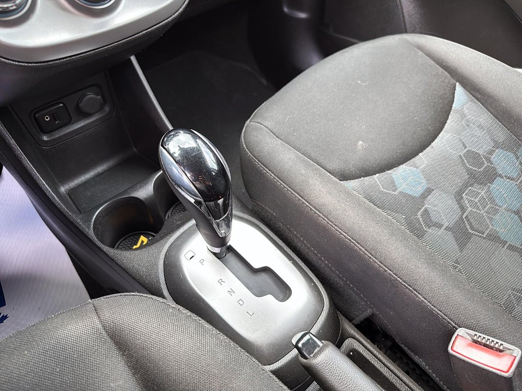 2018 Chevrolet Spark LT in Drummondville, Quebec - 17 - w1024h768px
