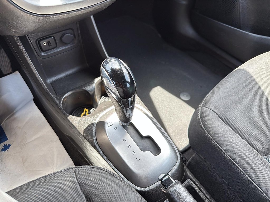 2018 Chevrolet Spark LT in Drummondville, Quebec - 19 - w1024h768px