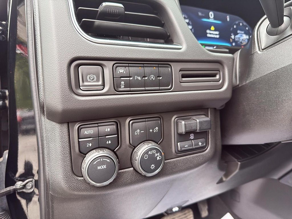 2024 Chevrolet Suburban LT in Drummondville, Quebec - 12 - w1024h768px