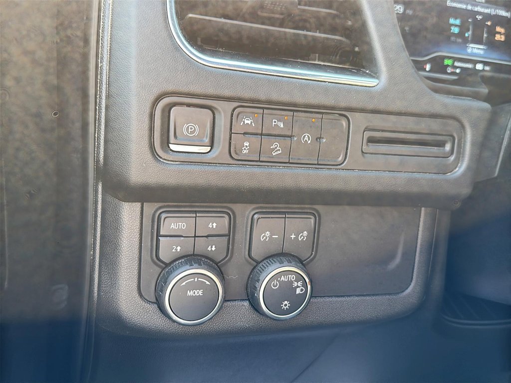 2023 Chevrolet Tahoe Premier in Drummondville, Quebec - 14 - w1024h768px