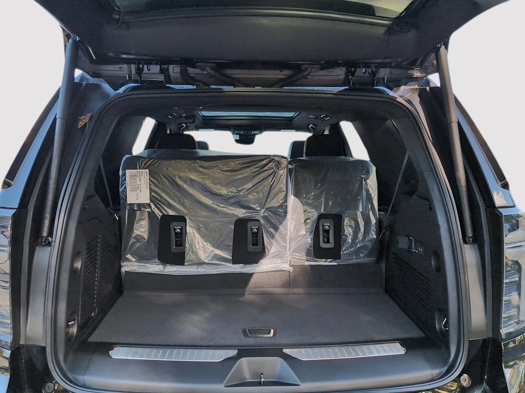 2025 Chevrolet Tahoe High Country in Drummondville, Quebec - 8 - w1024h768px