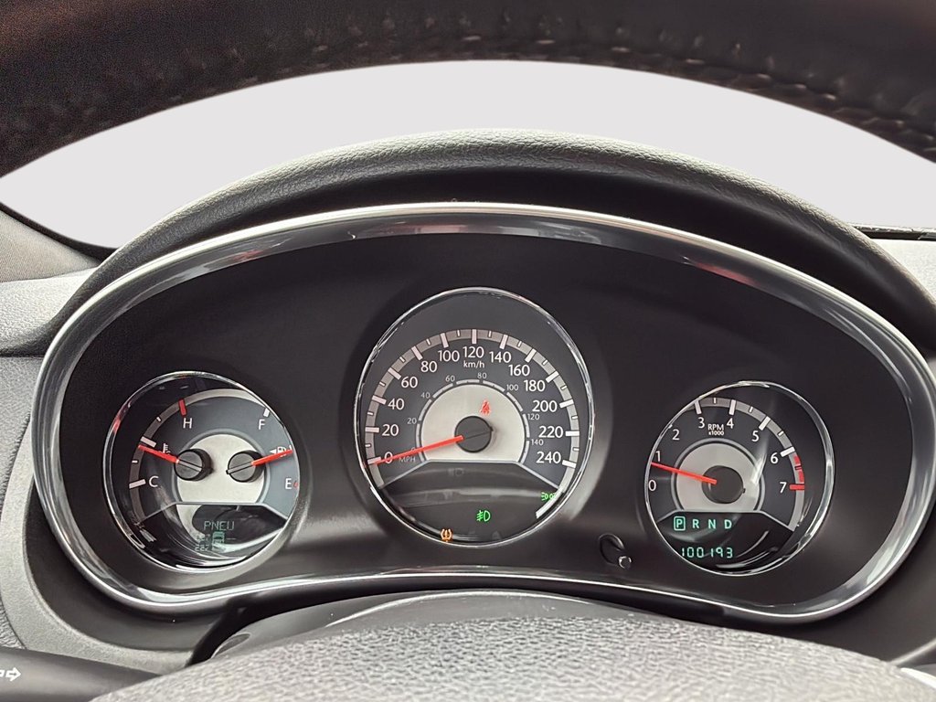 2013 Chrysler 200 Limited in Drummondville, Quebec - 14 - w1024h768px