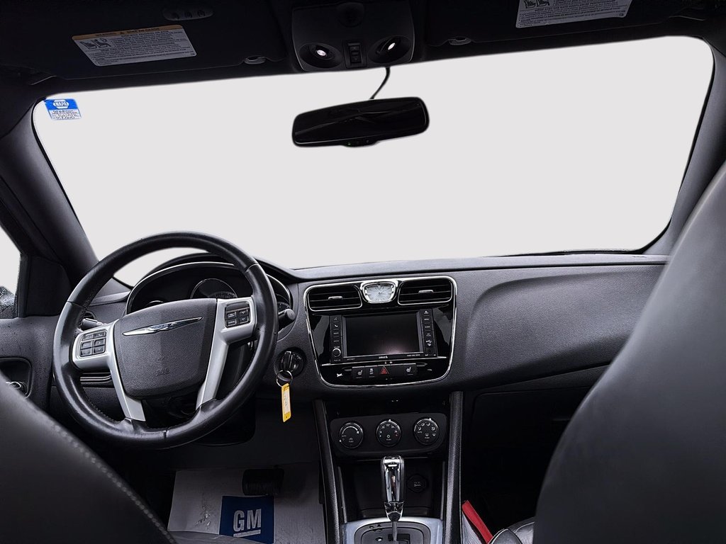 2013 Chrysler 200 Limited in Drummondville, Quebec - 9 - w1024h768px