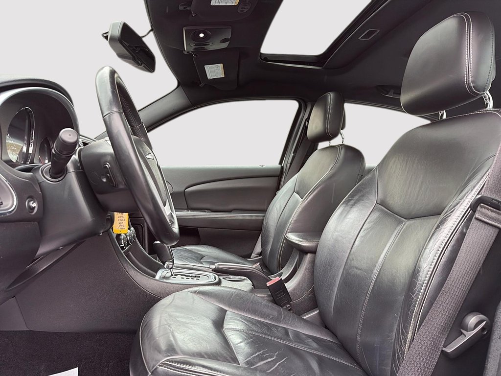 2013 Chrysler 200 Limited in Drummondville, Quebec - 8 - w1024h768px