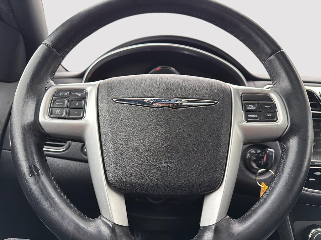 2013 Chrysler 200 Limited in Drummondville, Quebec - 11 - w1024h768px