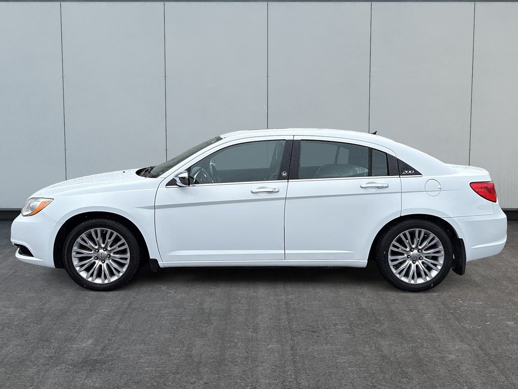 2013 Chrysler 200 Limited in Drummondville, Quebec - 5 - w1024h768px