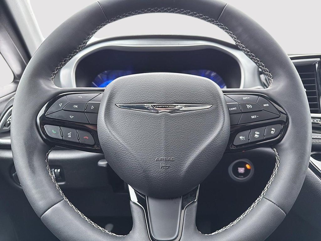 2024 Chrysler Pacifica Touring-L Apparence S Toit-Panoramique in Drummondville, Quebec - 15 - w1024h768px