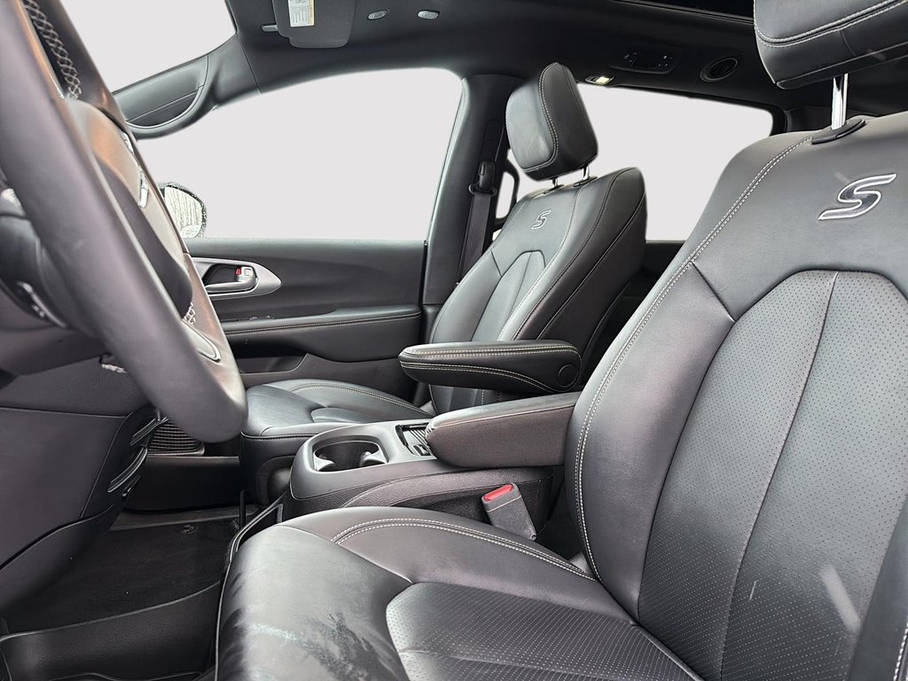 2024 Chrysler Pacifica Touring-L Apparence S Toit-Panoramique in Drummondville, Quebec - 9 - w1024h768px