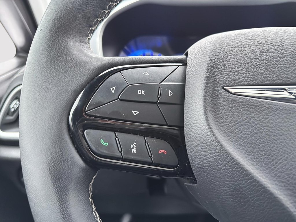 2024 Chrysler Pacifica Touring-L Apparence S Toit-Panoramique in Drummondville, Quebec - 16 - w1024h768px