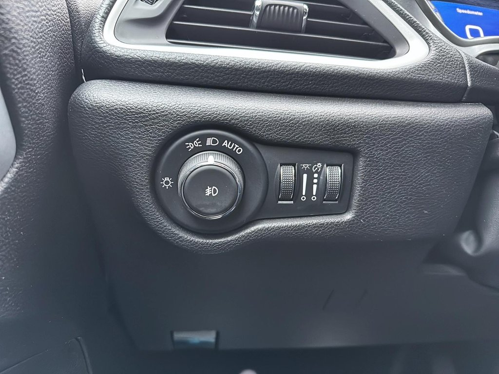 2024 Chrysler Pacifica Touring-L Apparence S Toit-Panoramique in Drummondville, Quebec - 14 - w1024h768px