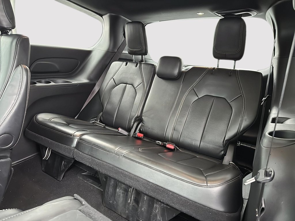 2024 Chrysler Pacifica Touring-L Apparence S Toit-Panoramique in Drummondville, Quebec - 11 - w1024h768px