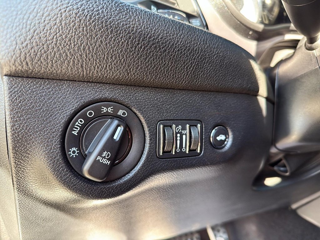 2019 Dodge Challenger R/T in Drummondville, Quebec - 12 - w1024h768px