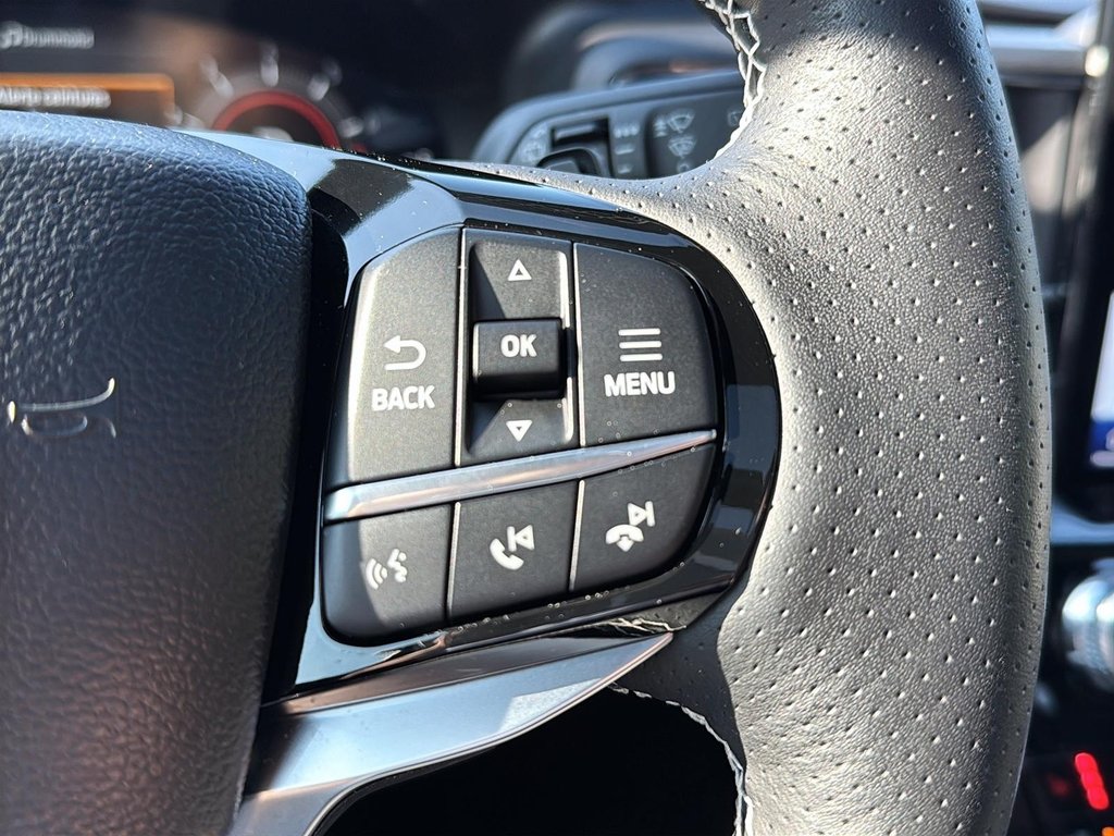 2023 Ford Explorer ST in Drummondville, Quebec - 17 - w1024h768px